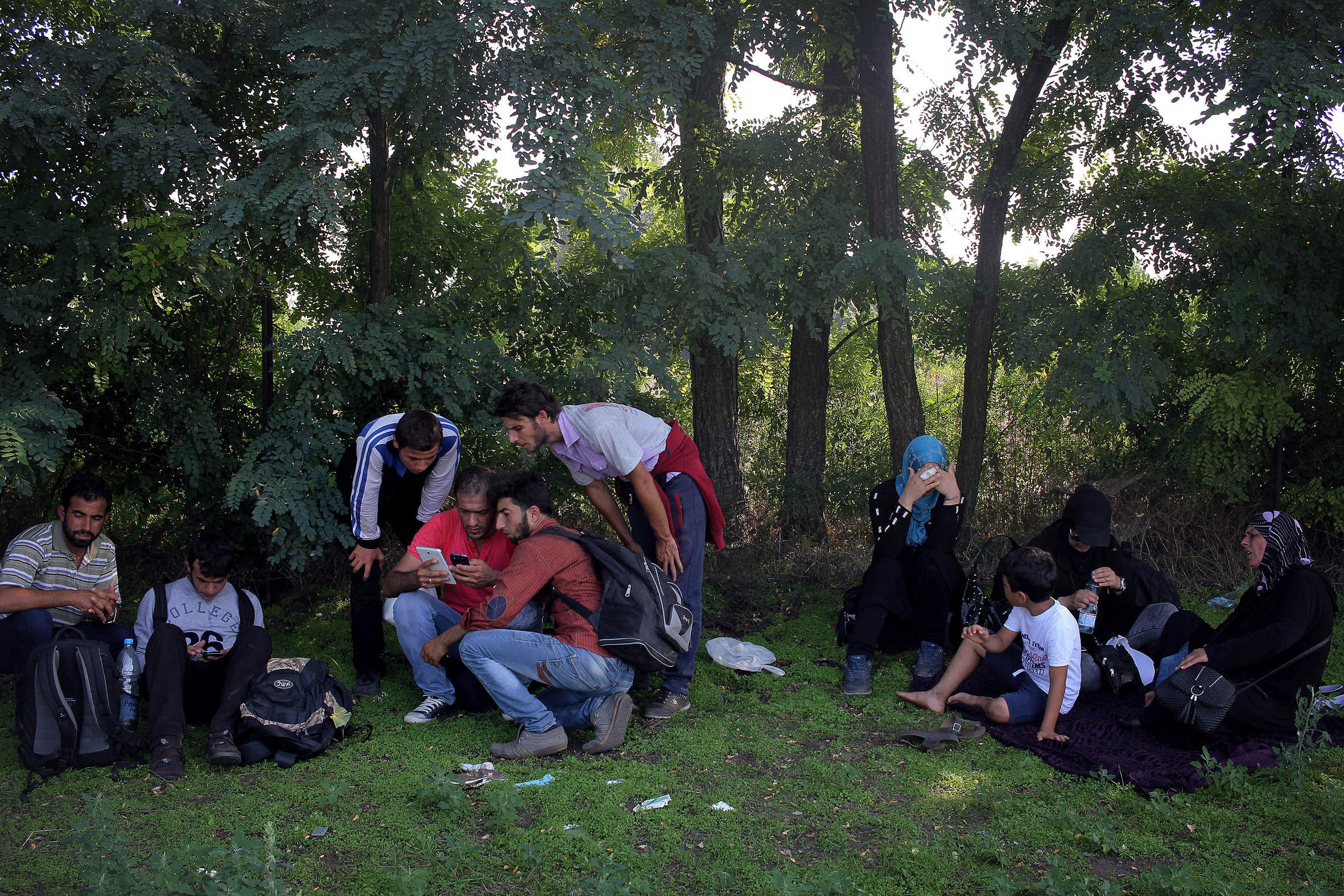 Pas dels refugiats sirians a la frontera entre Sèrbia i Hongria 
