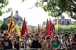 Marxa estudiantil de la UAB contra el 3+2 Marxa estudiantil des de la UAB fins al Parlament de Catalunya.