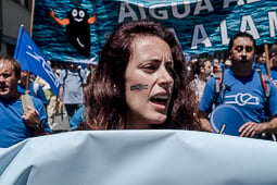 Manifestació a Barcelona en defensa de l'Ebre 