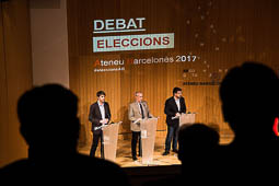 Les millors fotos de la setmana de Nació Digital El debat a tres bandes de l'Ateneu Barcelonès escalfa la recta final de les eleccions.Foto: Eva Domínguez 