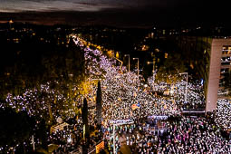 Les millors fotos de l'any de NacióDigital  Centenars de milers de persones desfilen per Barcelona demanant llibertat i exigint al govern espanyol que aturi la repressió.Foto: Adrià Costa