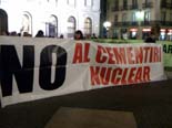 Concentració a la Plaça Sant Jaume contra la candidatura d'Ascó al cementiri nuclear 