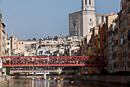 Fires de Sant Narcís de Girona 2014: baixada pel riu Onyar i pilar de 4 per les escales de la Catedral 