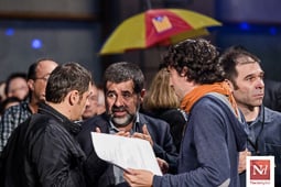 Imputats 9-N: concentració de suport a la plaça Sant Jaume 