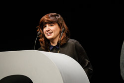 Premis Enderrock 2015 Joana Serrat recollint el premi Enderrock a Millor artista en altres llengües per la crítica