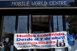 Treballadors en vaga de Movistar ocupen una botiga de l'empresa a Barcelona 