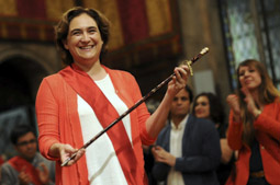 Les millors fotos de la setmana de Nació Digital Investidura d'Ada Colau com a alcaldessa de Barcelona. </br> Foto: Iván Giménez