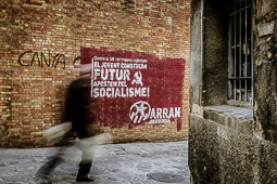 Les millors fotos de la setmana de Nació Digital <a href='http://www.naciodigital.cat/bergueda/noticia/5528/grafits/parets/berga/es/reivindiquen'>Diverses pintades i missatges omplen els carrers de la capital berguedana.</a></br> Foto: Josep M. Montaner