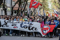 Les millors fotos de la setmana de Nació Digital <a href='http://www.naciodigital.cat/sabadell/galeria/151/pagina1/manifestacio/antifeixista/sabadell'>Unes 7.000 persones surten al carrer a Sabadell unides contra el feixisme.</a></br> Foto: Juanma Peláez