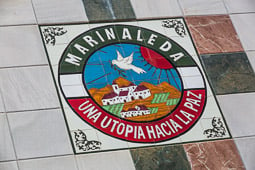 Eleccions andaluses 2015 L'escut de Marinaleda a la façana de l'ajuntament.