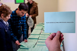 Eleccions andaluses 2015 Ambient electoral en un col·legi del centre de Sevilla.