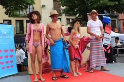 Passarel·la de moda a les festes del barri dels Caputxins de Vic 